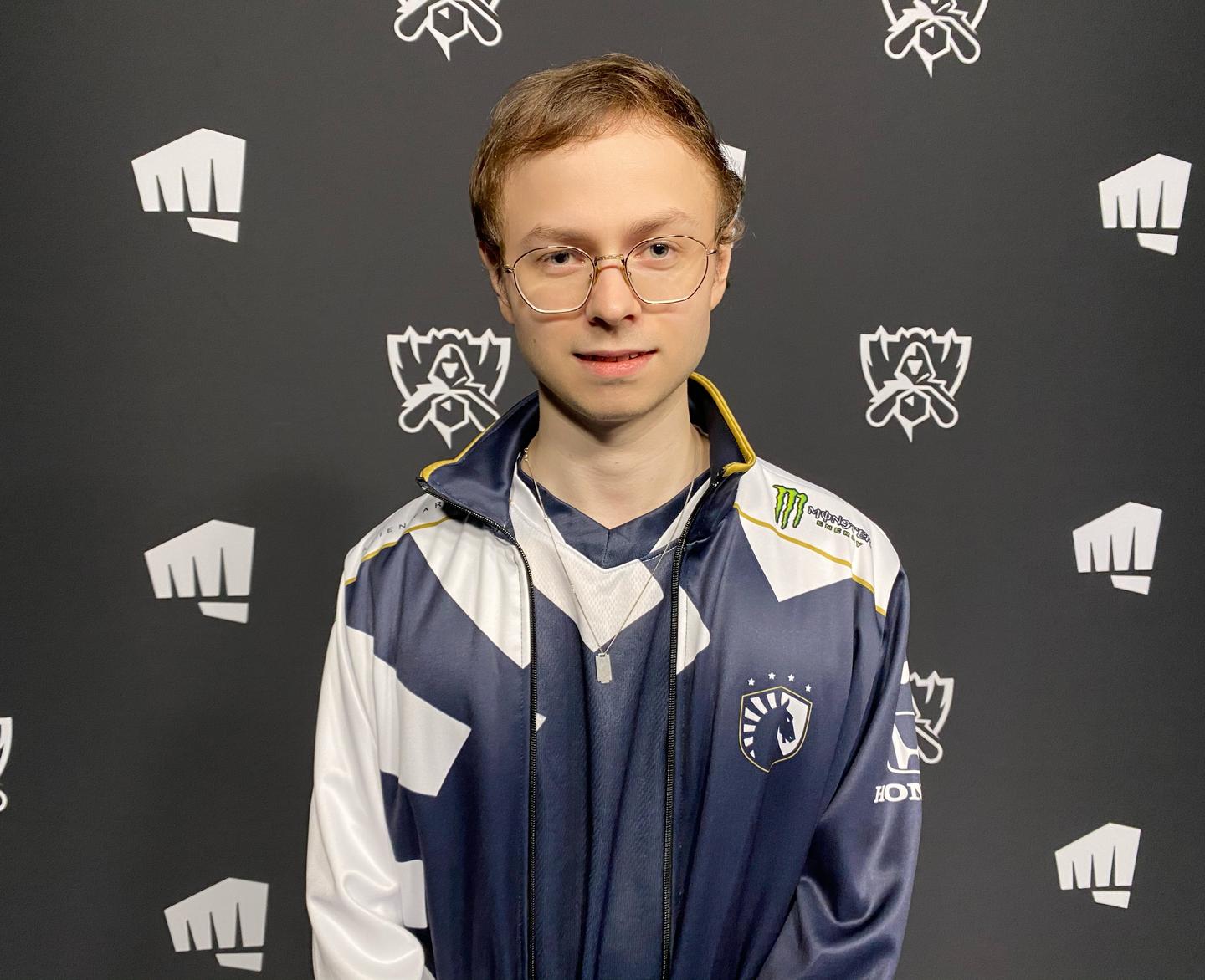 GEN绝杀TL,Caps关键团战开团秒人强强对话入围赛,让粉丝疯狂欢呼 GEN绝杀TL,Caps关键团战开团秒人强强对话入围赛,让粉丝疯狂欢呼